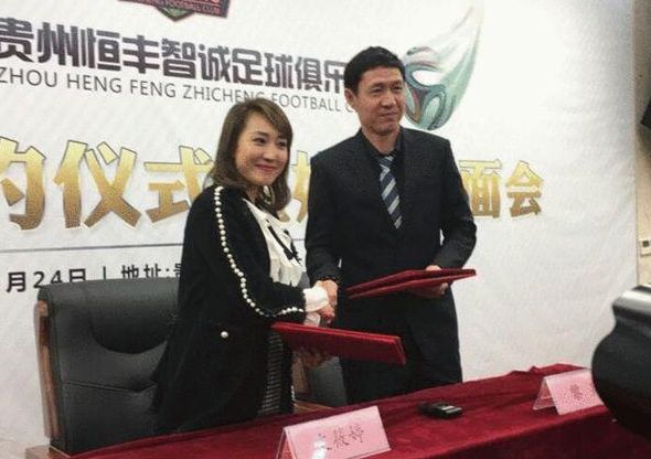大五年前，影片预算削减一半，从1亿8000万美元被砍至9000万美元，片方为适应投资额也开始调整制作班底，那时候他们锁定了曾拍摄过《孤儿》、《不明身份》等片的西班牙佐米;希尔拉